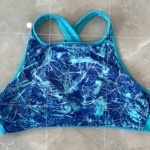 Reebok Woman's Sports Bra Size in Photos Blue Marble
High Neck Feminine Sporty